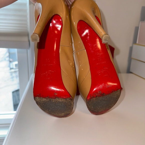 Christian Louboutin Nude Patent Platform Pumps with Red Soles - Picture 9 of 15